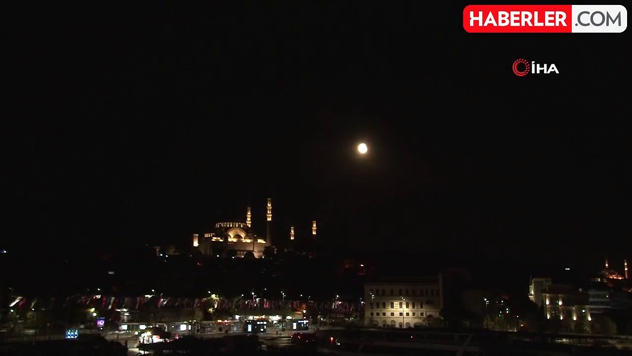 Yılın son 'kanlı ay'ı görülmeye değerdi! İstanb...