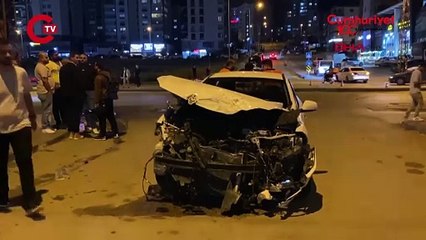 Ankara'da yolcu minibüsü ile otomobil çarpıştı 4 yaralı