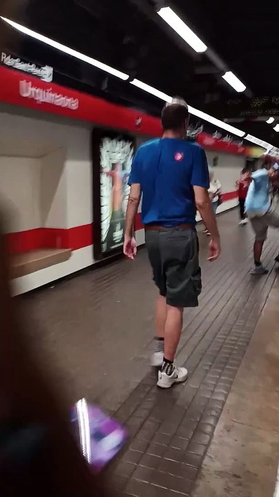 Brutal paliza a un joven en el metro de Barcelona