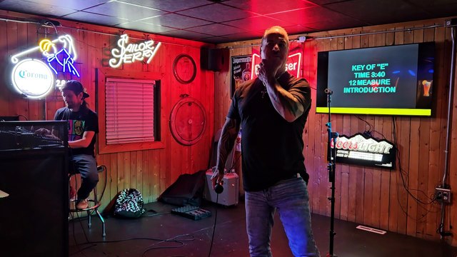 JUDAS PRIEST - LIVING AFTER MIDNIGHT (PERFORMED LIVE AT SCOREZ)