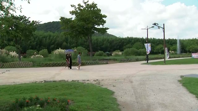 무더위 속 가을 정취...추석 연휴 끝 나들이 만끽 / YTN