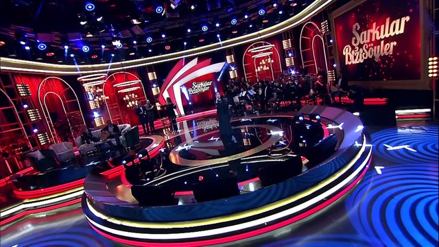 Belkıs Akkale - SİYAH PERÇEMİNİ DÖKMÜŞ YÜZÜNE