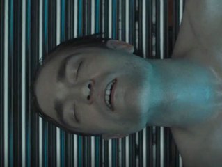 "Mickey 17": Erster Trailer mit Robert Pattinson als sterbender Klon