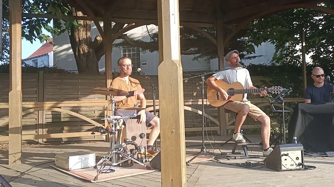 l'art prise 30 juillet 2024 square de jade Tharon plage ..... Alain souchon..... L'amour a la machine