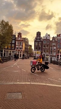 LE PLUS UTILISÉ des moyens de transports aux Pays-Bas : le Vélo