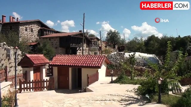 Mahalleli bıktı usandı! Bağımlılar tarihi camiyi mesken tuttu