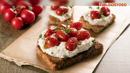 Tostada de Pasta de Ricotta com Tomatinho Confitado
