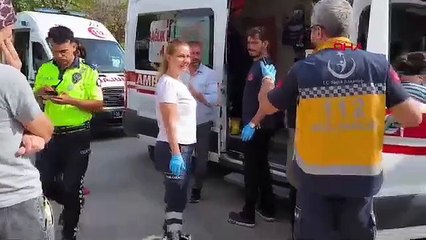 BURSA - Hafif ticari araçla kreş servisi çarpıştı; 8'i çocuk, 11 yaralı