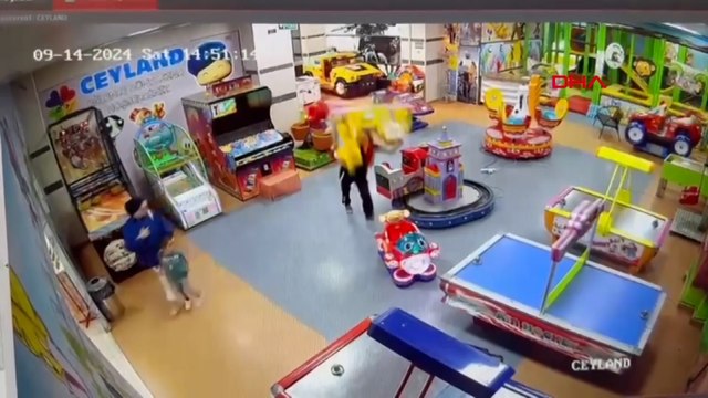 Madde bağımlısı AVM'yi birbirine kattı