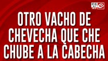 Lo descubrió robando una botella de cerveza y lo escrachó en las redes