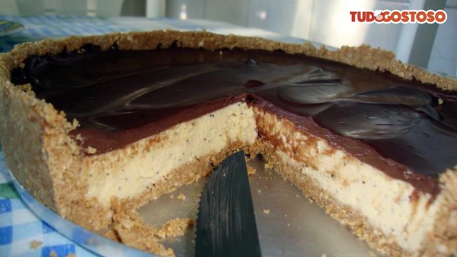Torta mousse de maracujá com chocolate
