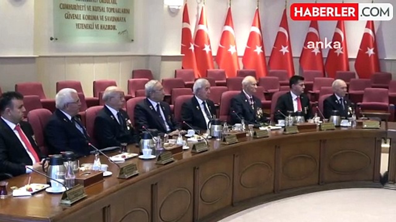 Milli Savunma Bakanı Yaşar Güler Gaziler Günü'nde Şehit ve Gazi Derneklerini Ağırladı