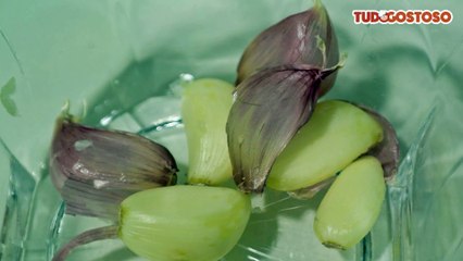 Como descascar alho no micro-ondas