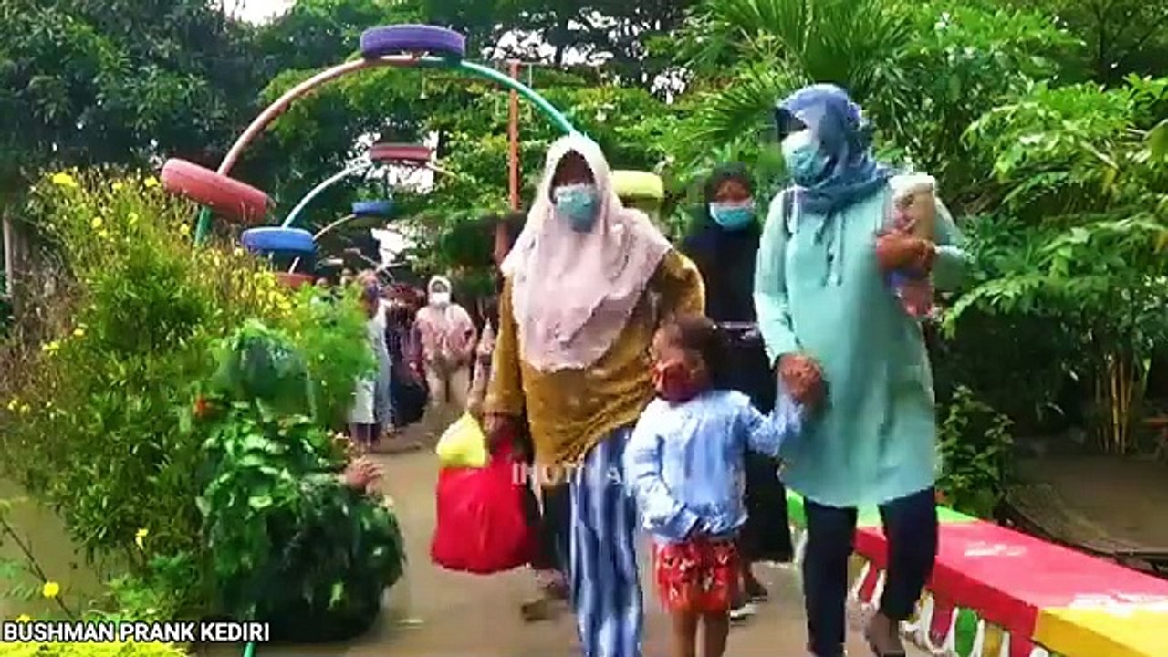 KICKED BY MOTHER -- BUSHMAN PRANK - Mannequin Prank