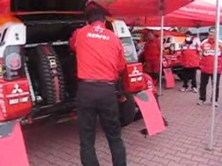 Masuoka et Maimon - changement de roue