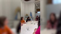 Cristina Kirchner junto a presidentas y copresidentas electas en los Centros de Estudiantes de FADU, Exactas, Filo y Sociales de la UBA