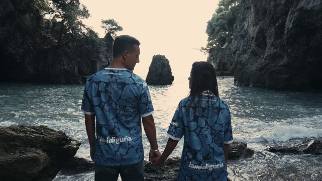 Un omaggio al mare e al Golfo dei Poeti: ecco la terza maglia dello Spezia
