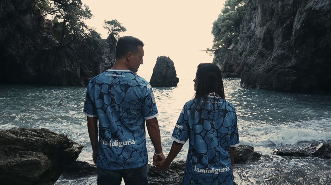 Un omaggio al mare e al Golfo dei Poeti: ecco la terza maglia dello Spezia