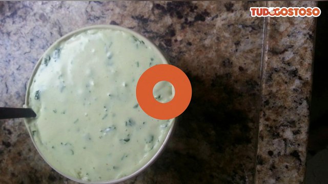 Molho de alho (acompanhamento para carnes e saladas)