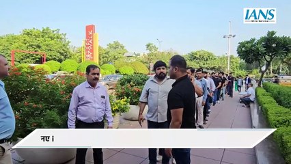 iPhone 16 सीरीज की बिक्री आज से हुई शुरू, एप्पल स्टोर के बाहर ग्राहकों की लगी लाइन