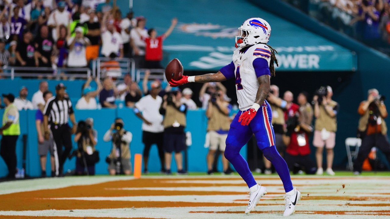 James Cook Scores Three Touchdowns in a Stellar Game - video Dailymotion