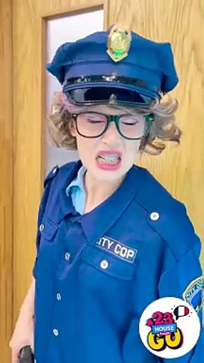 Comment introduire discrètement une Barbie en classe  