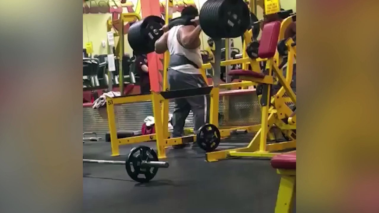 BARBELL FALLS ON PERSON  _ GYM FAILS