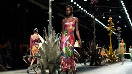 Il video della sfilata P/E 2025 di Etro, omaggio al Sud