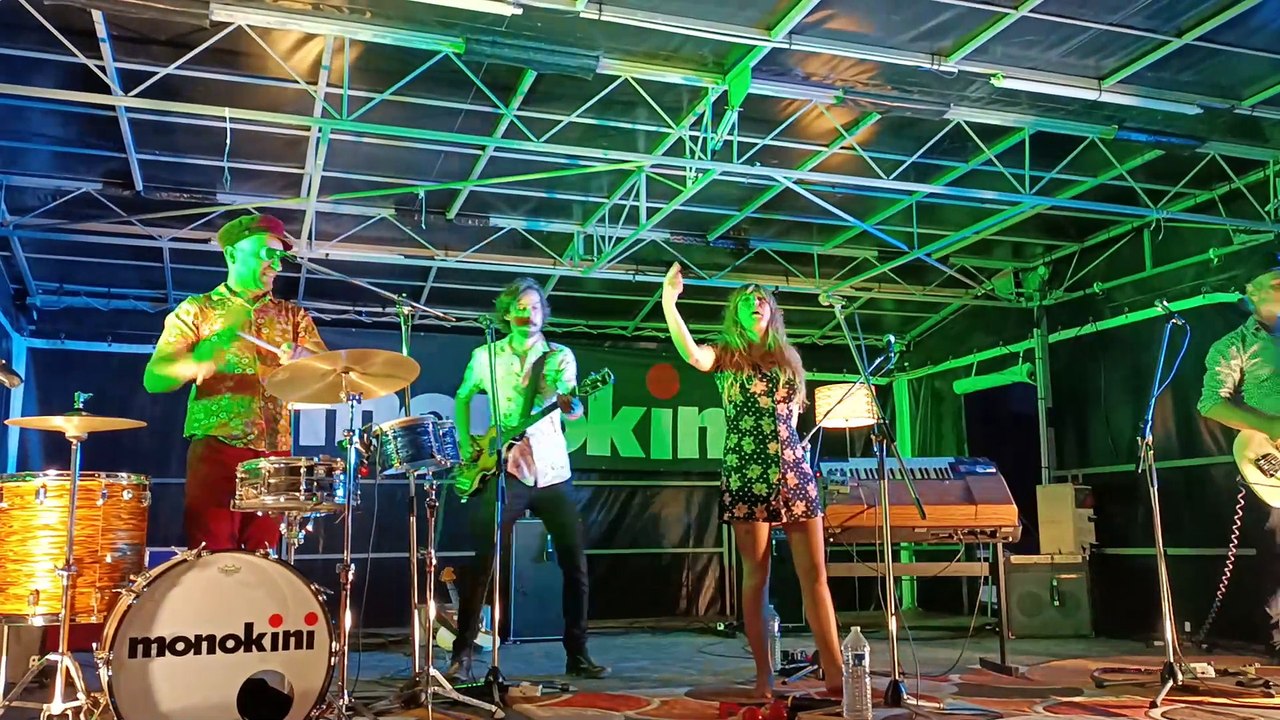 monokini 2 aout 2024 port de comberge st michel chef chef .... jacques dutronc.... la fille du pere noel