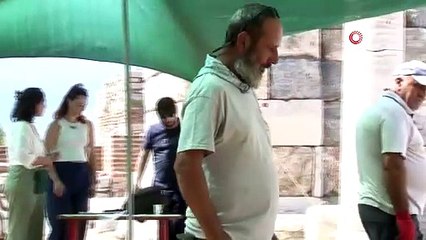 İzmir'de 1.800 yıllık Romalı gladyatör lahiti bulundu