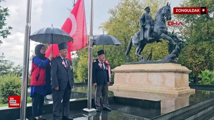 Zonguldak'ta gazilere şemsiye tutuldu