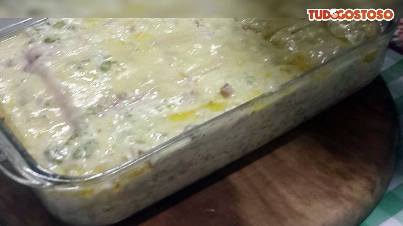 Lasanha de brócolis com molho branco