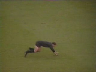 Football-arbitre-tape-ballon