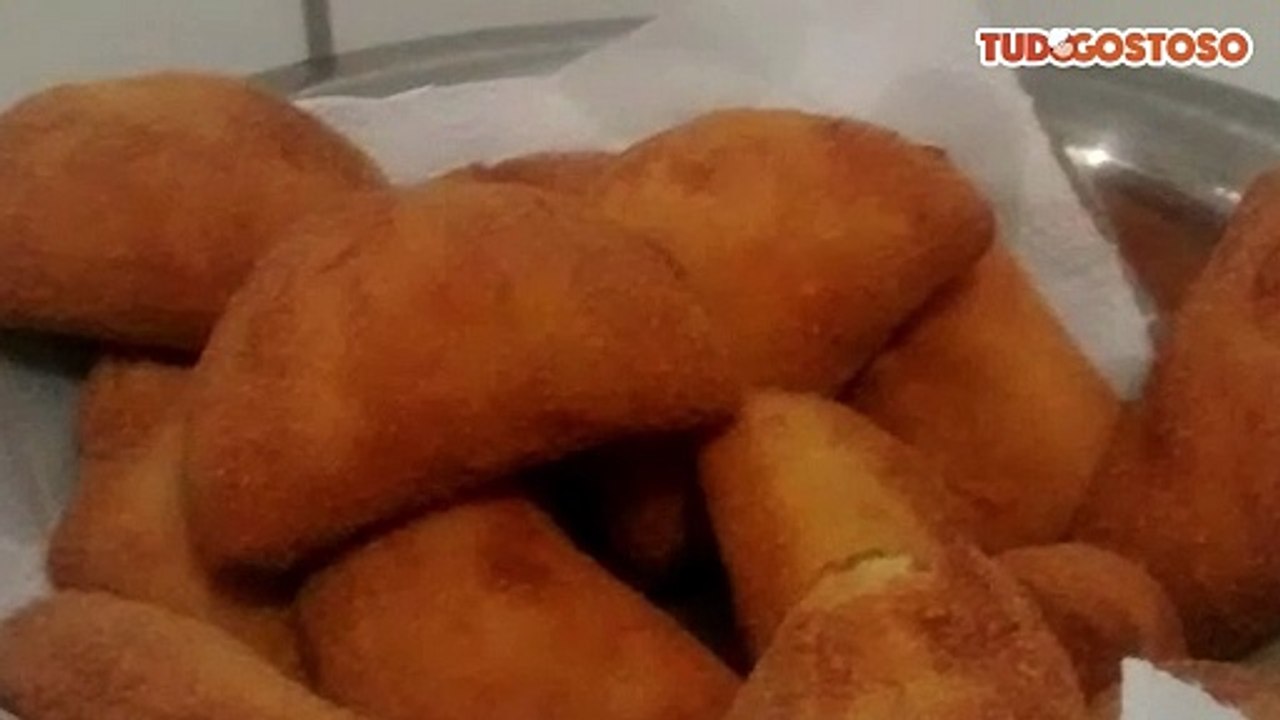 Pastel de massa cozida (risóles)