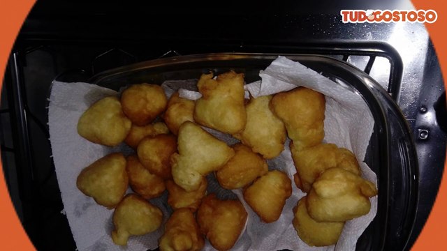 Bolinho de chuva sem leite e ovos fácil
