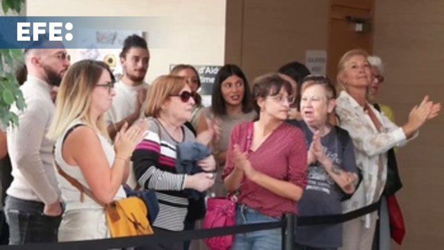 Aplausos a Gisèle Pelicot a su llegada a la sesión de tarde del juicio en Aviñón