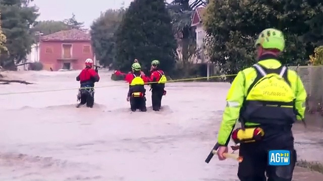Maltempo Emilia, il Lamone rompe gli argini a Traversara di Bagnacavallo
