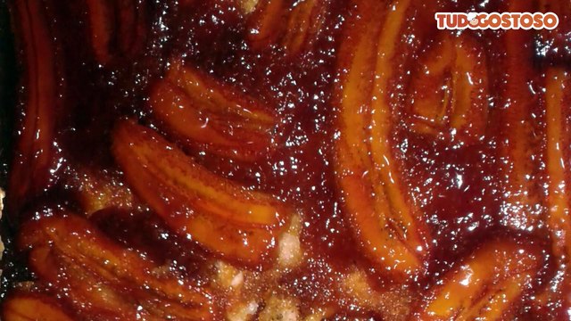 Bolo de banana com leite condensado