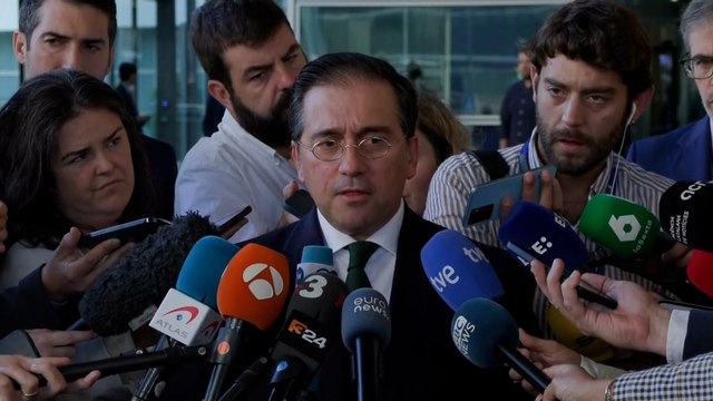 Albares niega que España negociase el documento firmado por Edmundo González mientras Feijóo pide su dimisión