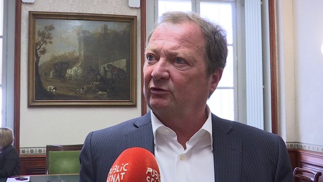 Voter la destitution ? « Ça vaut le coup de se poser la question », indique Stéphane Peu