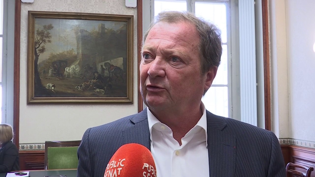 Voter la destitution ? « Ça vaut le coup de se poser la question », indique Stéphane Peu