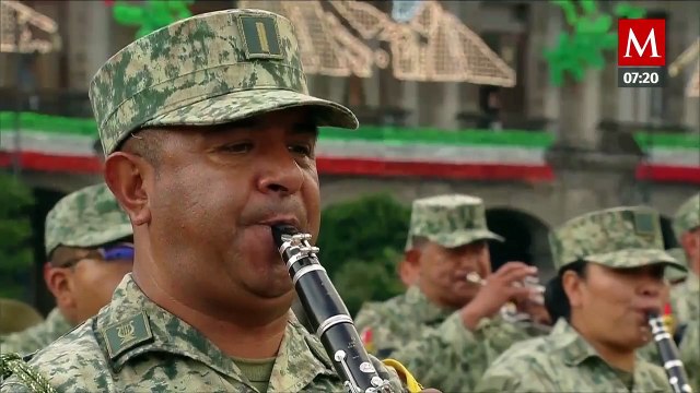 AMLO encabeza izamiento de bandera a media asta por víctimas de sismos