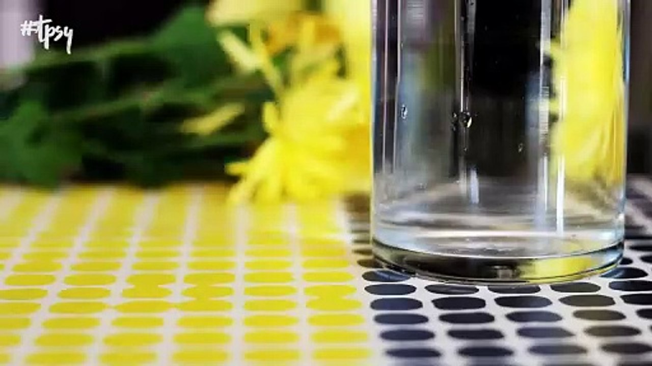 Make Your Flowers Last Longer With These Specific Tips