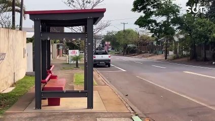 Mais de R$ 56 mil parados ao tempo: Abrigos de ônibus abandonados geram indignação no Bairro Periolo