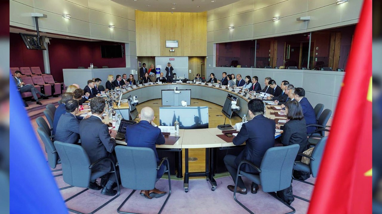 Bruselas sigue adelante con los aranceles al coche eléctrico tras fracasar la reunión con Pekín