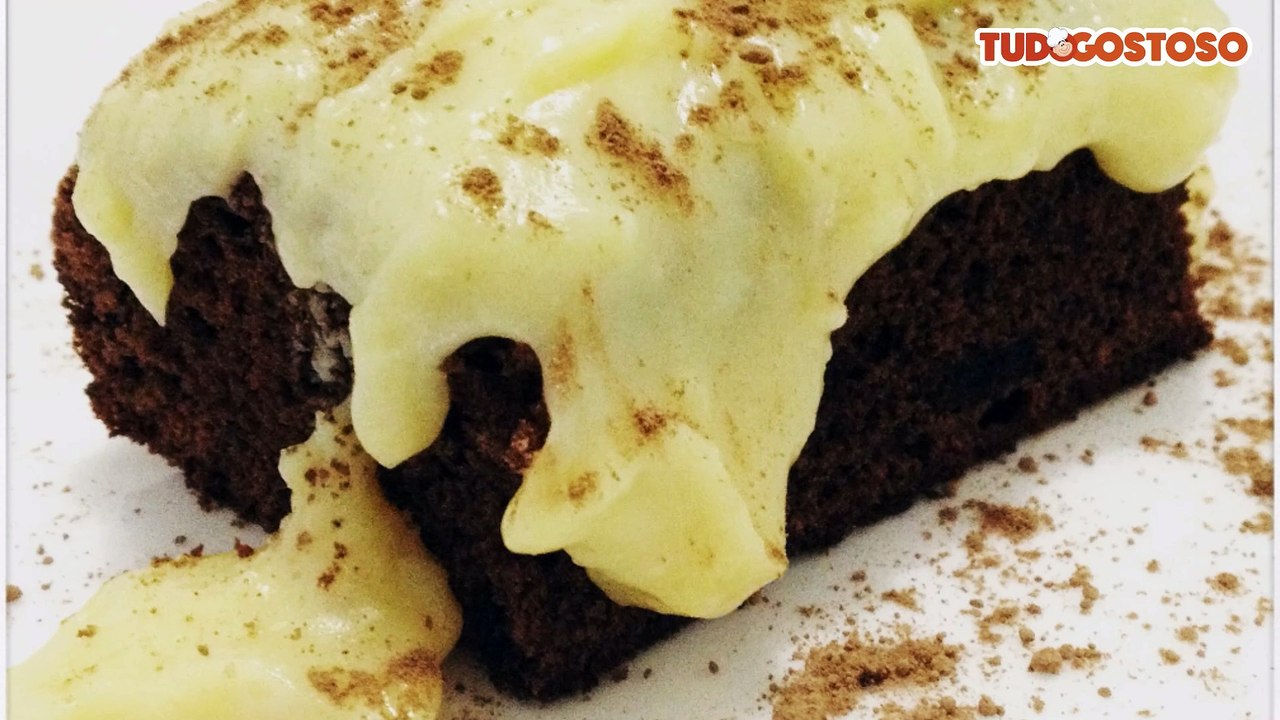 Bolo de Oreo com cobertura de leite em pó