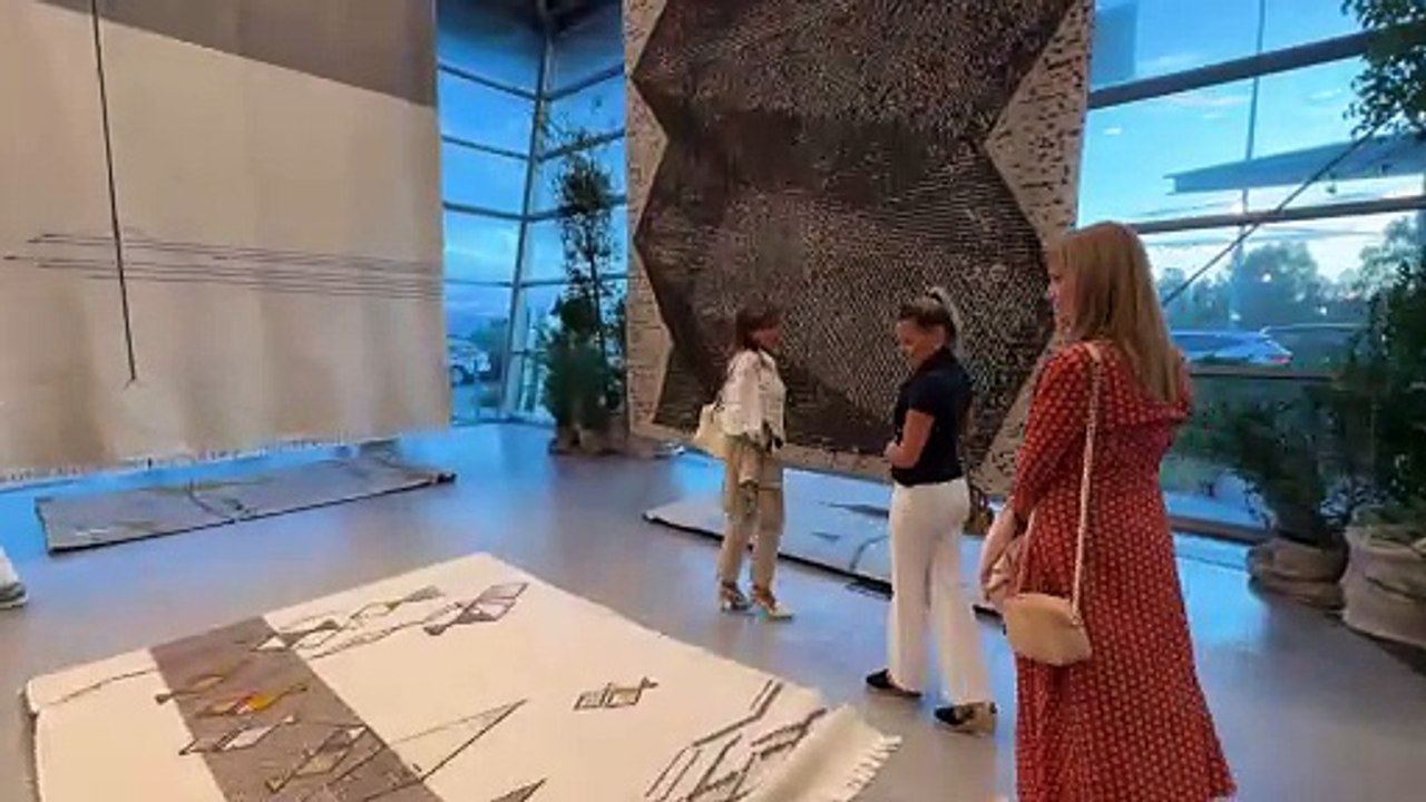 All'ex Audi si respira arte, natura e intelligenza. Il nuovo spazio espositivo ospita due mostre