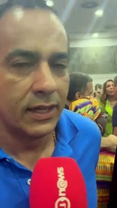 Questionei a ele sobre o carnaval ser uma festa direcionada ao turista com um maior poder aquisitivo. Ele se esquivou dizendo ser uma espaço democrático que atende a todos os ritmos