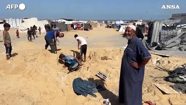 Gaza, gli sfollati di Khan Yunis dopo un attacco israeliano
