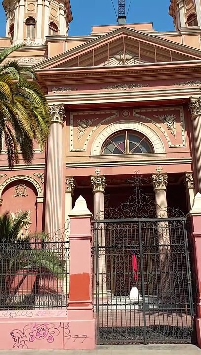 Iglesia de la Preciosa Sangre in Santiago, Chile ⛪